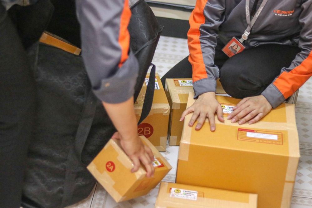 แพ็กกล่องสินค้าพร้อมส่ง